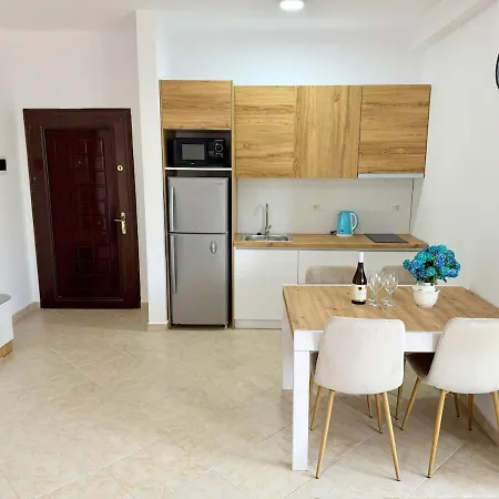 Adam Apartment *